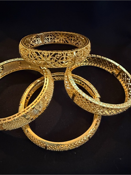Source Unknown Jewelry - Gold Filigree Women’s Bangle Bracelet Set - Elegant Gold Tone